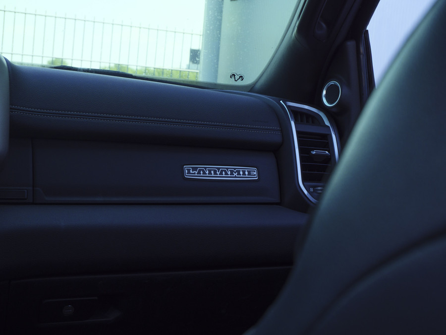 Dodge RAM 2500 Laramie | 6.4L HEMI | 4x4 | Crew cab
