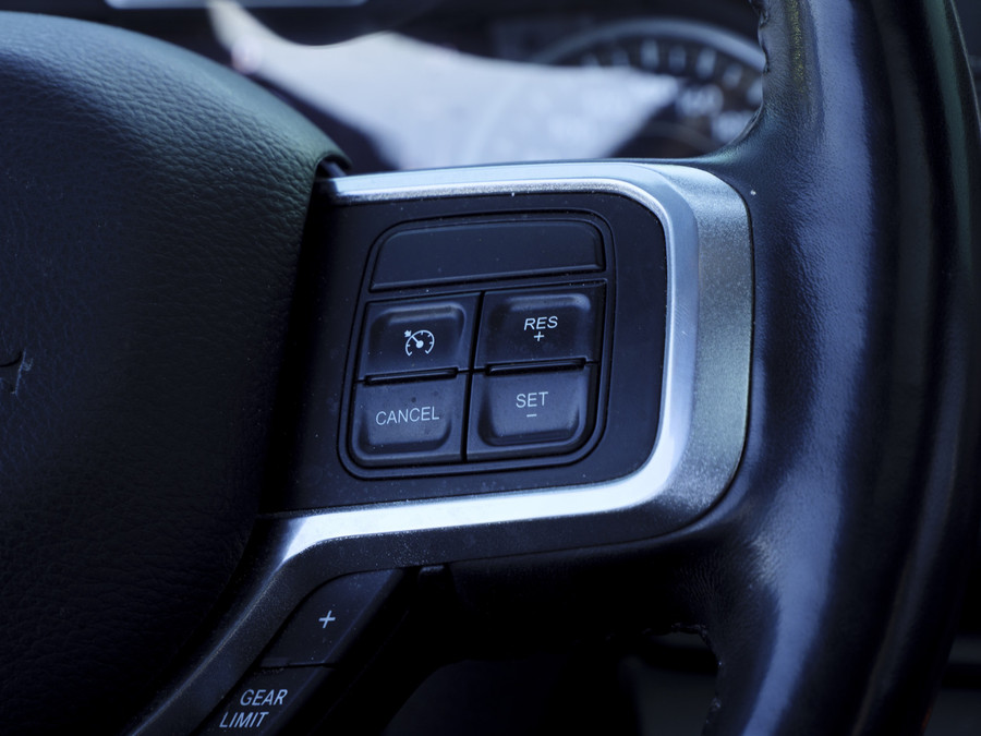 Dodge RAM 2500 Laramie | 6.4L HEMI | 4x4 | Crew cab