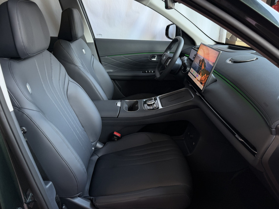 Geely Starray EM-i MAX+ PHEV LONG RANGE NIEUWE AUTO | 29,8 kWh ACCU | 136 KM WLTP | PANORAMADAK | STOELVERWARMING/KOELI