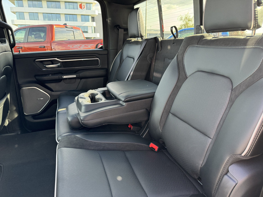 Dodge RAM 1500 Laramie Night Premium Hurricane
