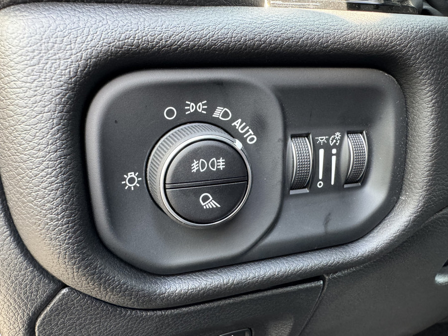 Dodge RAM 1500 Laramie Night Premium Hurricane
