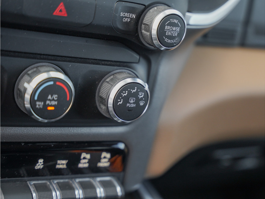 Dodge RAM 1500 Big Horn Night Edition 3.6L V6 4X4