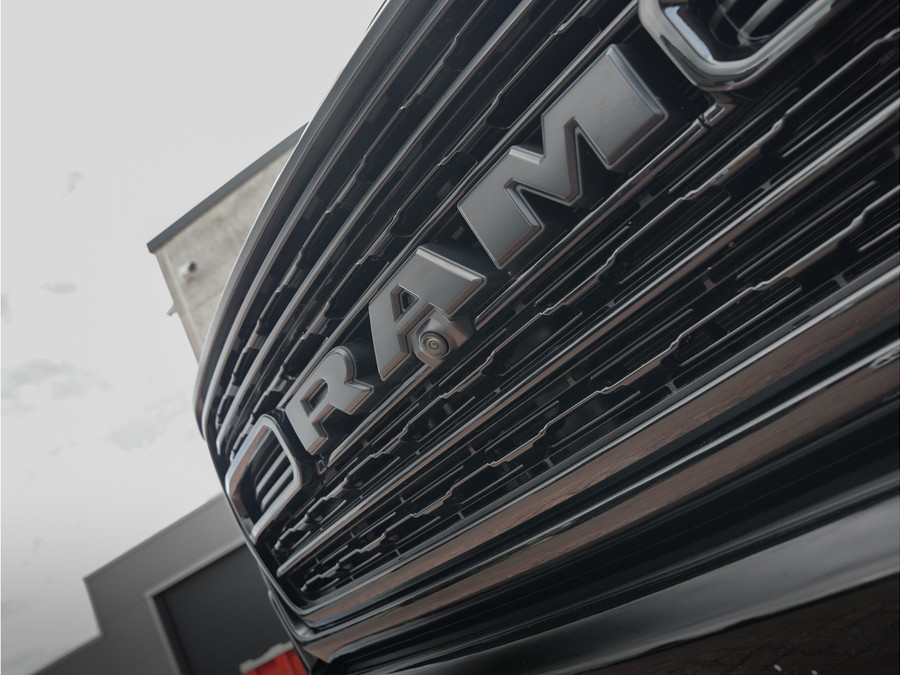 Dodge RAM 1500 5.7L V8 4x4 Crew Cab Limited Night