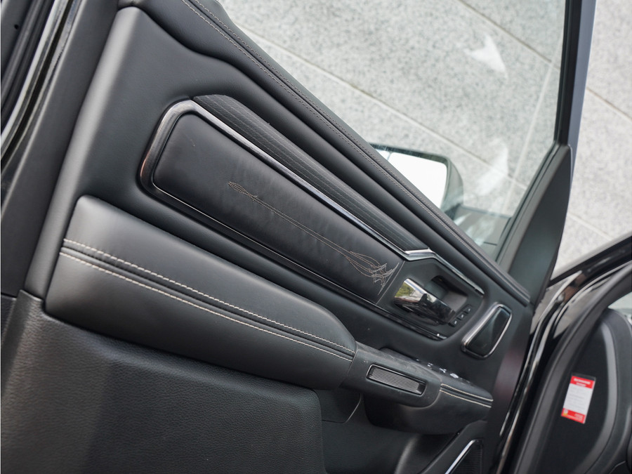 Dodge RAM 1500 5.7L V8 4x4 Crew Cab Limited Night