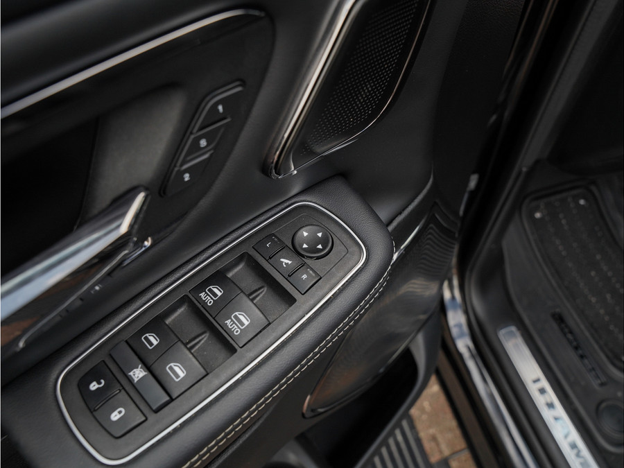 Dodge RAM 1500 5.7L V8 4x4 Crew Cab Limited Night