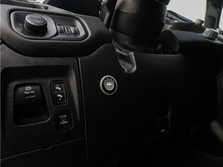 Dodge RAM 1500 5.7L V8 4x4 Crew Cab Limited Night