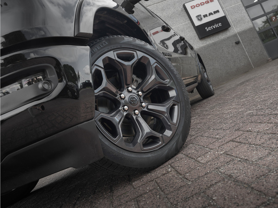 Dodge RAM 1500 5.7L V8 4x4 Crew Cab Limited Night