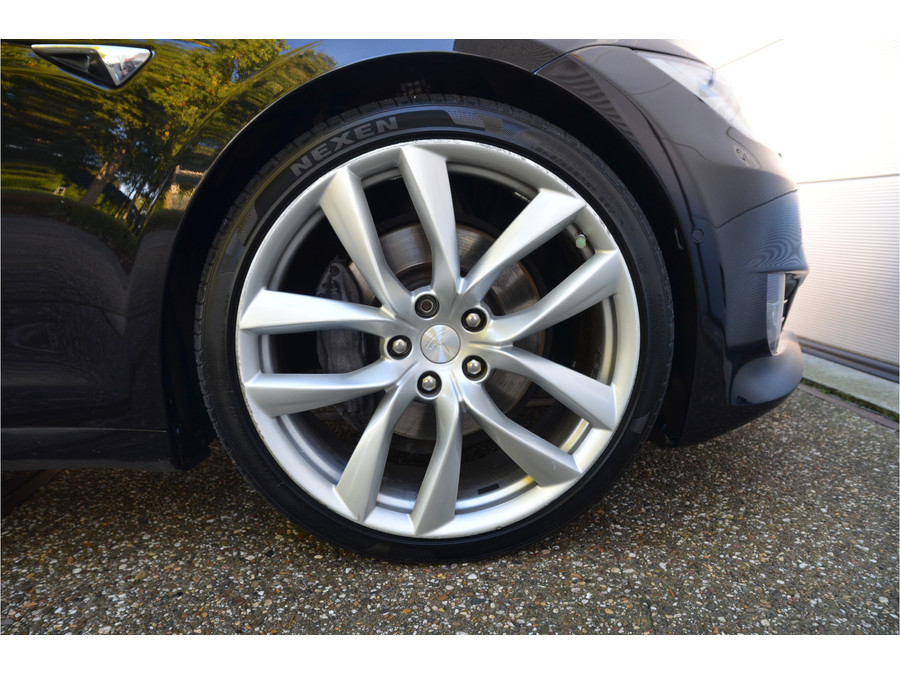 Tesla Model S 75D (4x4)