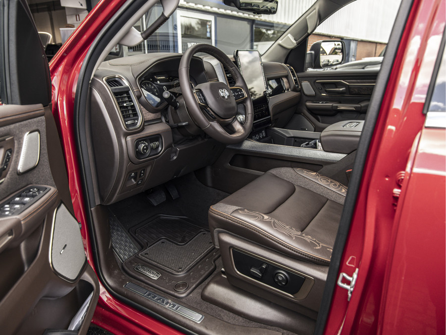 Dodge RAM 1500 Longhorn | 2026 | Molten Red Pearl