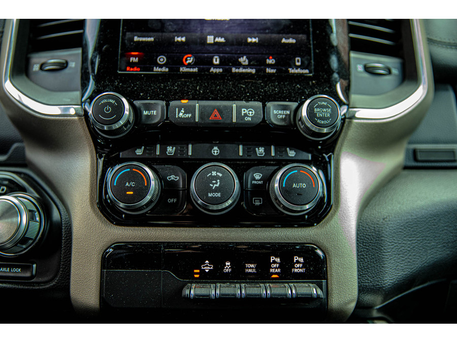 Dodge RAM 1500 5.7 V8 4x4 Crew Cab 5'7 Laramie Level 2