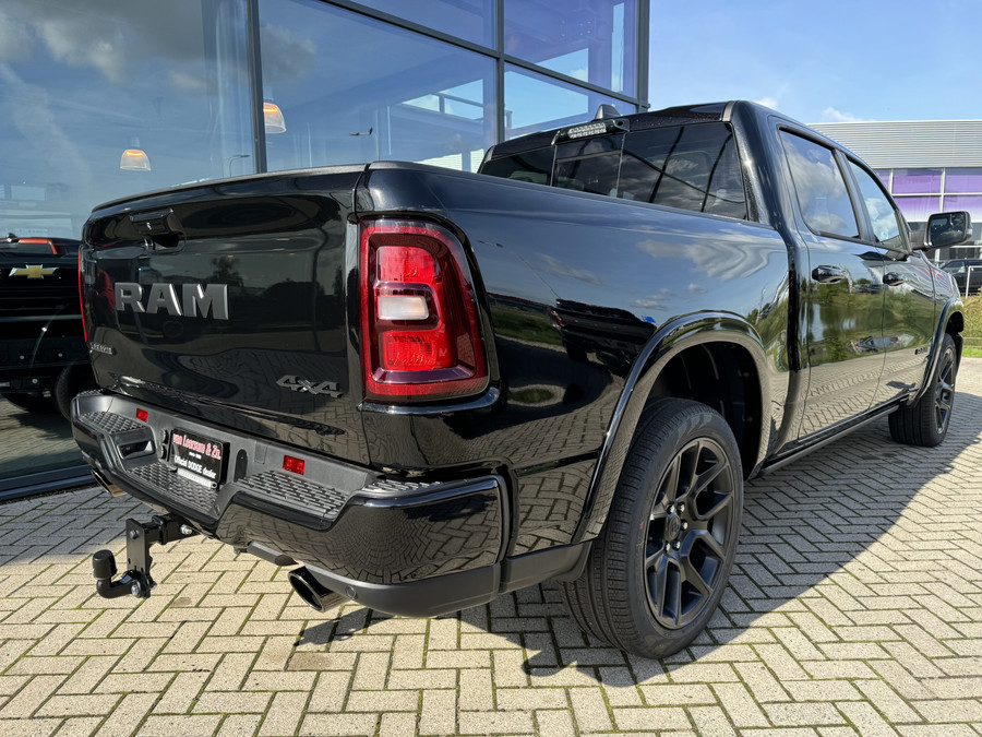 Dodge RAM 1500 Laramie Night Premium Hurricane