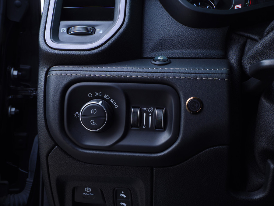 RAM 1500 | TRX | 6.2L Supercharged V8 | Crew cab | 4X4 |
