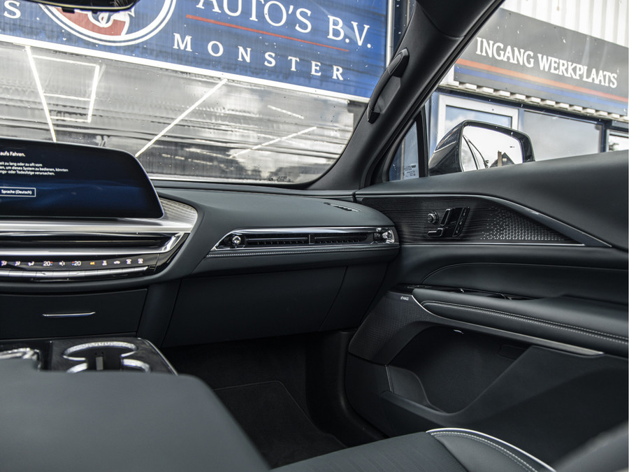 Cadillac LYRIQ Sport