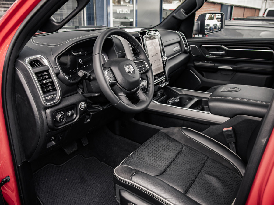 Dodge Ram 1500 Laramie Night Edition |