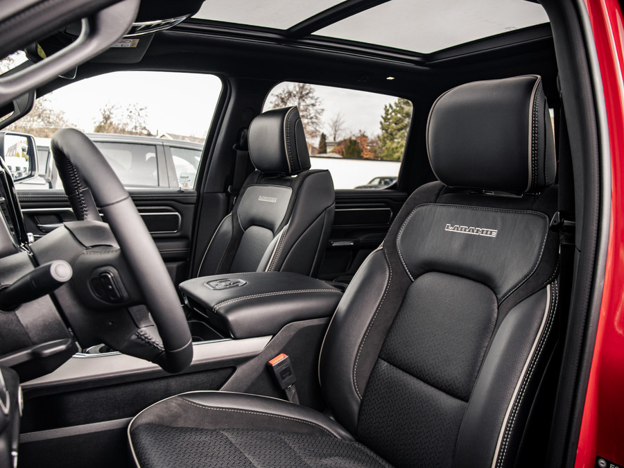 Dodge Ram 1500 Laramie Night Edition |