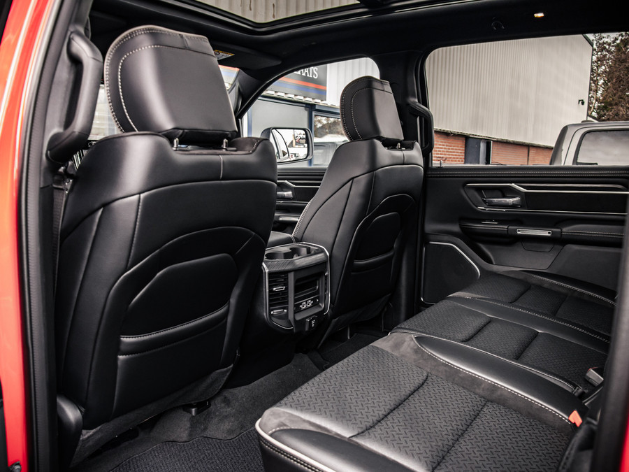 Dodge Ram 1500 Laramie Night Edition |