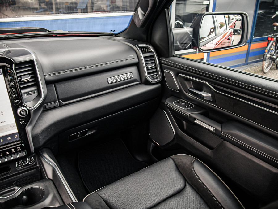 Dodge Ram 1500 Laramie Night Edition |