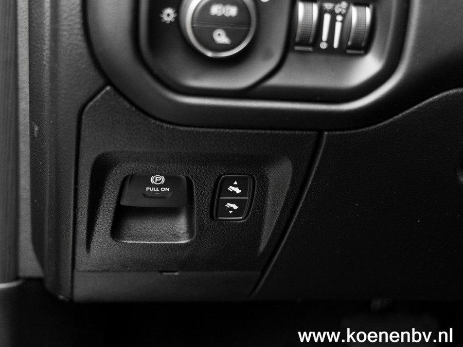 Dodge Ram Pickup 5.7i V8 4x4 Aut. Limited LPG / PANO / LUCHTVERING / GRIJS KENTEK