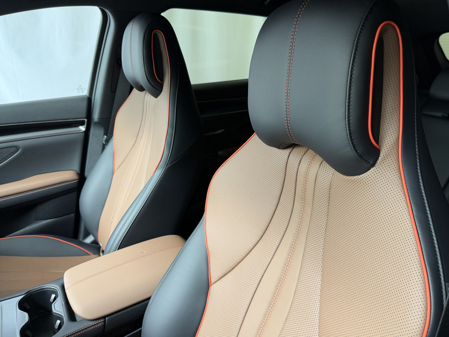 BYD SEAL U 1.5 T DM-i AWD 324PK DESIGN BRUIN LEER Pano Dak Head‑Up 360° Camera Stoel‑/Stuurverwarming Stoelvent