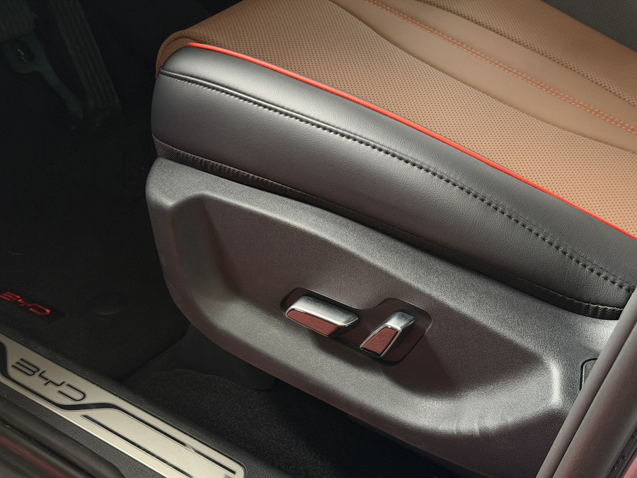 BYD SEAL U 1.5 T DM-i AWD 324PK DESIGN BRUIN LEER Pano Dak Head‑Up 360° Camera Stoel‑/Stuurverwarming Stoelvent