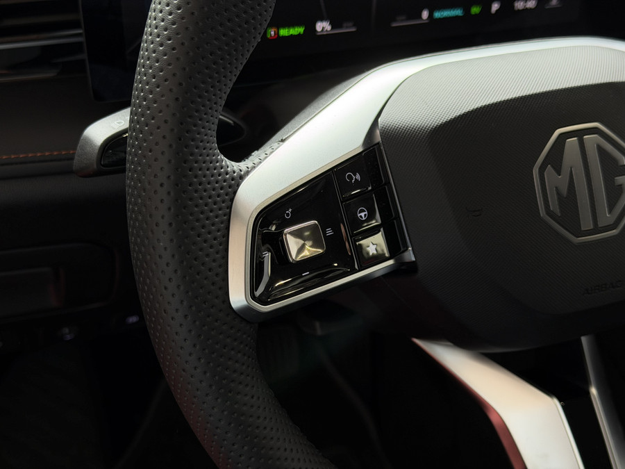 MG MG HS PHEV 1.5 TGDI LUXURY PHEV PLUG-IN HYBRIDE | LEER | 272PK NIEUWE AUTO | >1.000 KM TOTAAL BEREIK | 360° CAM