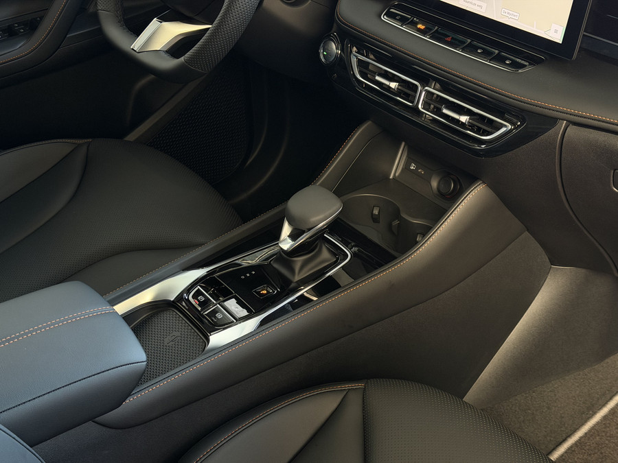 MG MG HS PHEV 1.5 TGDI LUXURY PHEV PLUG-IN HYBRIDE | LEER | 272PK NIEUWE AUTO | >1.000 KM TOTAAL BEREIK | 360° CAM