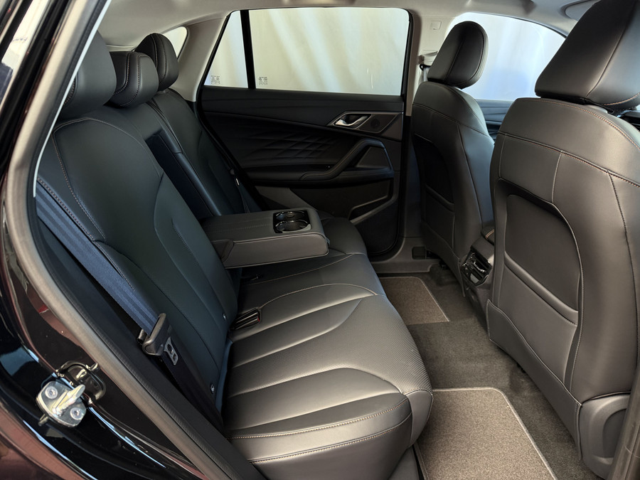 MG MG HS PHEV 1.5 TGDI LUXURY PHEV PLUG-IN HYBRIDE | LEER | 272PK NIEUWE AUTO | >1.000 KM TOTAAL BEREIK | 360° CAM