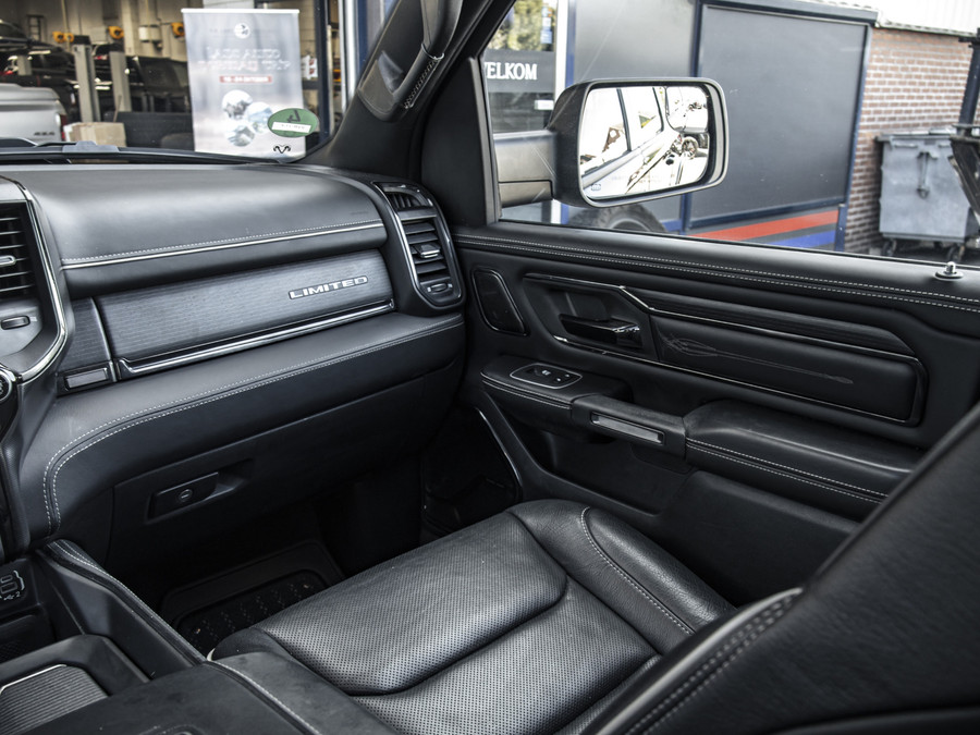 Dodge RAM 1500 5.7L V8 4x4 Limited
