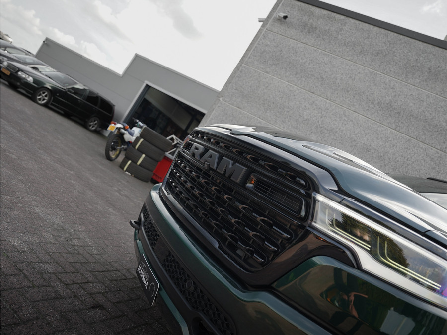 Dodge RAM 1500 5.7 V8 HEMI 4x4 Crew Cab Limited