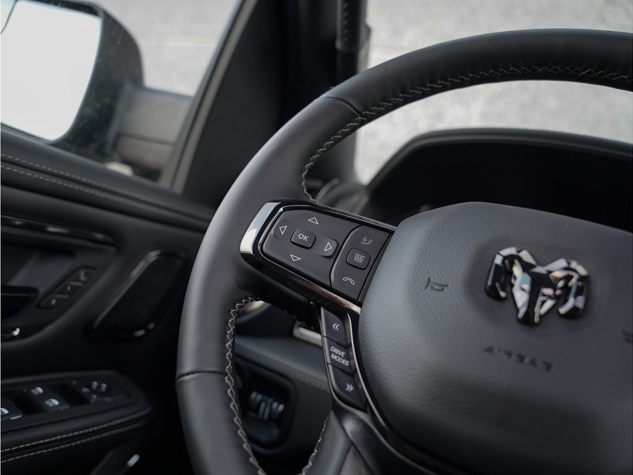 Dodge RAM 1500 5.7 V8 HEMI 4x4 Crew Cab Limited