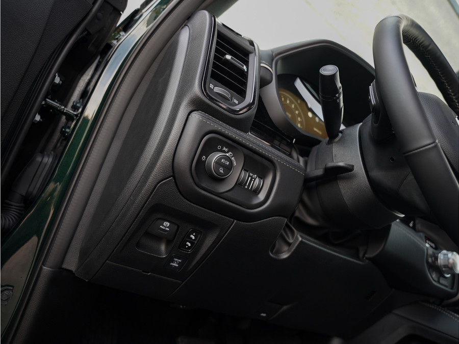 Dodge RAM 1500 5.7 V8 HEMI 4x4 Crew Cab Limited