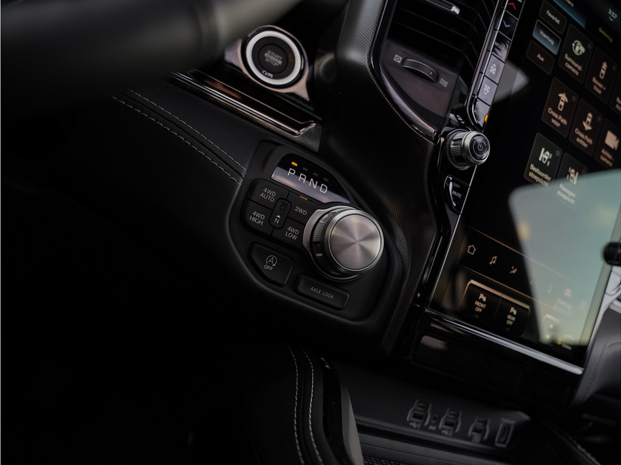 Dodge RAM 1500 5.7 V8 HEMI 4x4 Crew Cab Limited