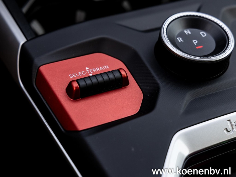 Jeep Compass 1.6 E-H PHEV First Edition PANO / CONVENIENCE PACK / PREMIUM PACK
