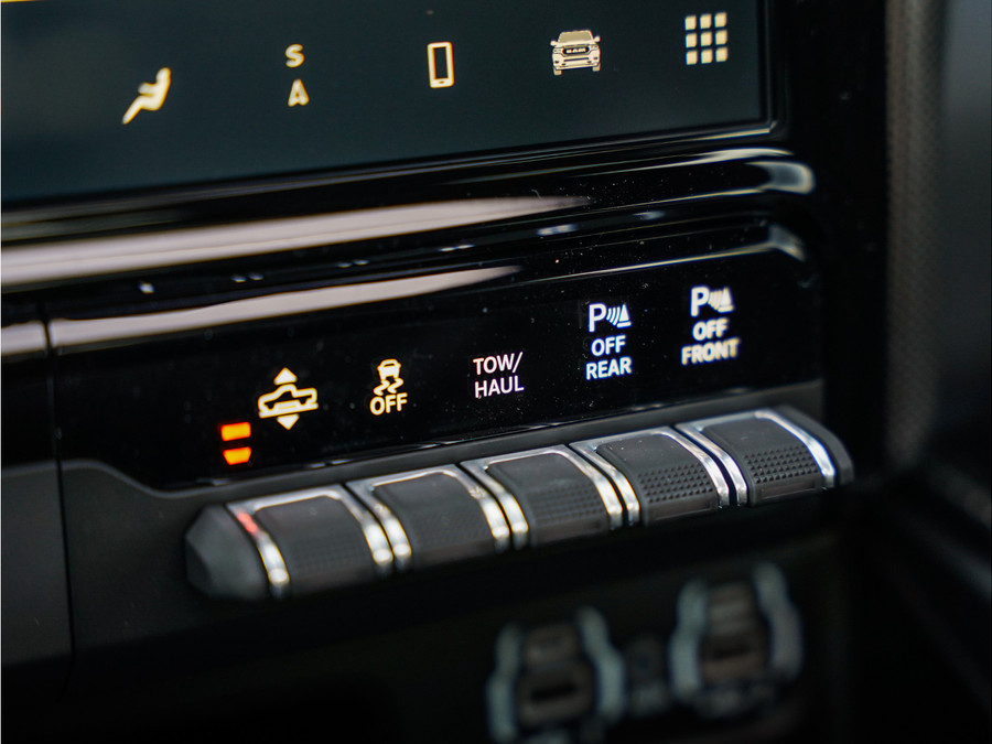 Dodge RAM 1500 5.7 V8 4x4 Crew Cab Limited Night
