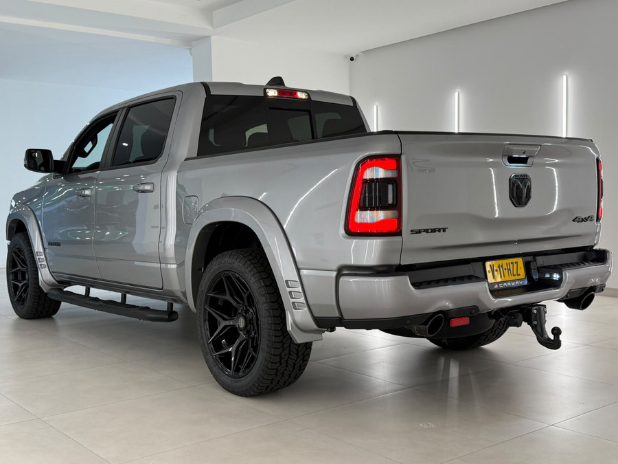 Dodge RAM Pick Up 5.7 V8 4x4 Crew Cab Sport