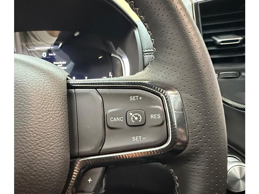 Dodge RAM Pick Up 5.7 V8 4x4 Crew Cab Sport