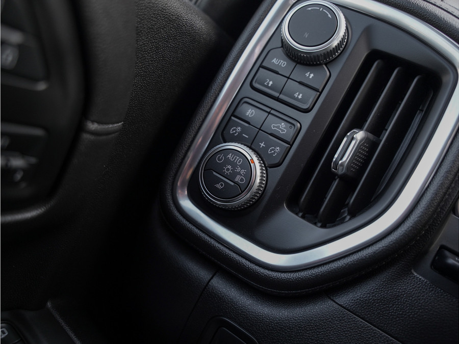 GMC Sierra 1500 Denali 6.2L V8