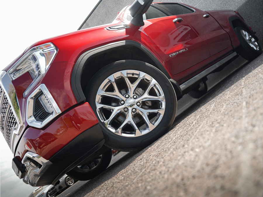 GMC Sierra 1500 Denali 6.2L V8