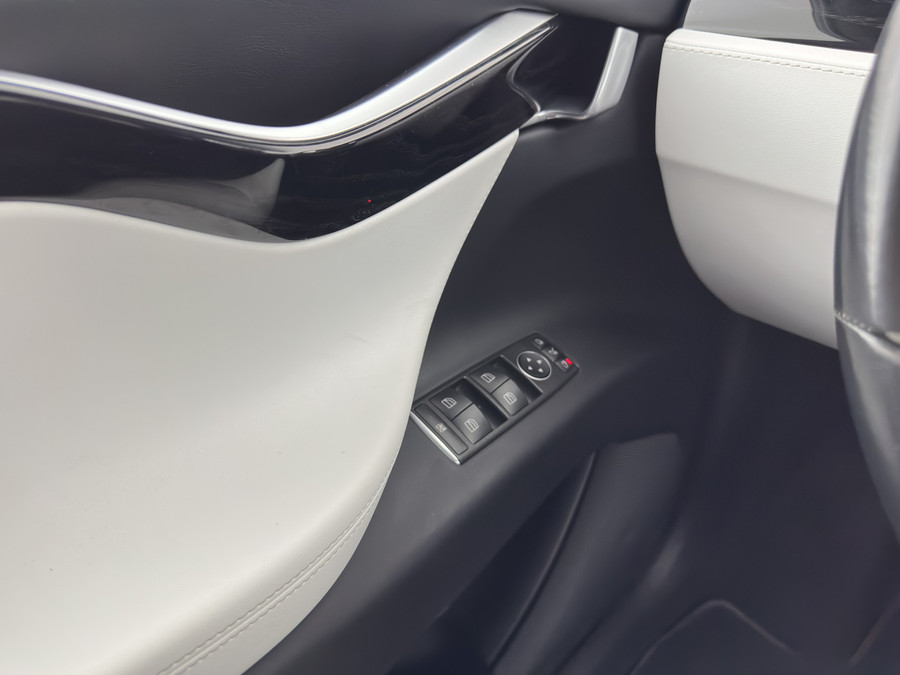 Tesla Model X 90D Base [6-Pers]