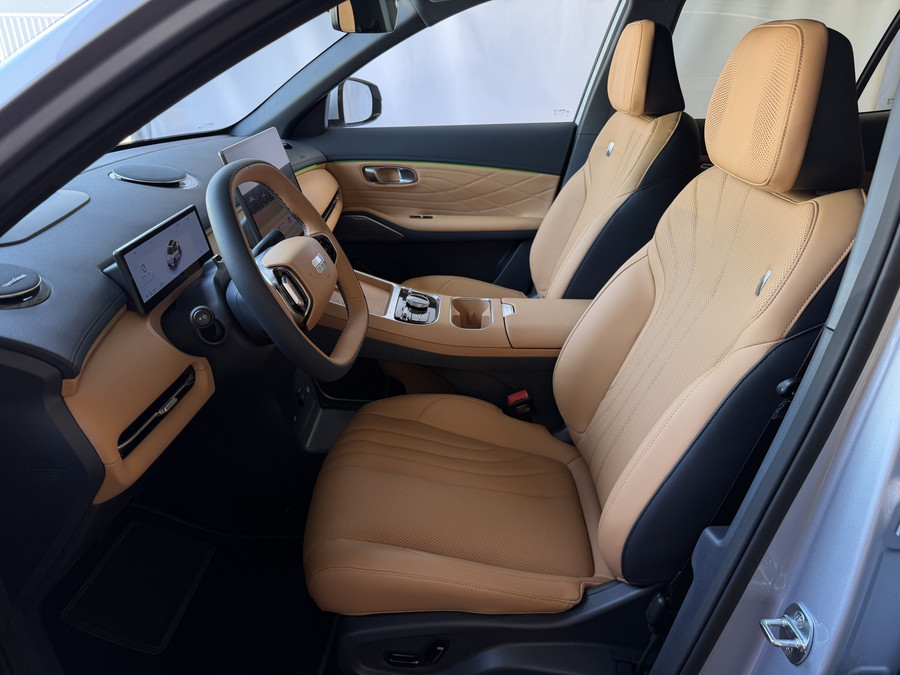 Geely Starray EM-i 1.5 MAX+ PHEV LONG RANGE BRUIN LEER 29,8 KWH | 136km WLTP | PANORAMADAK | MASSAGE /STOEL/VERW/KOELIN