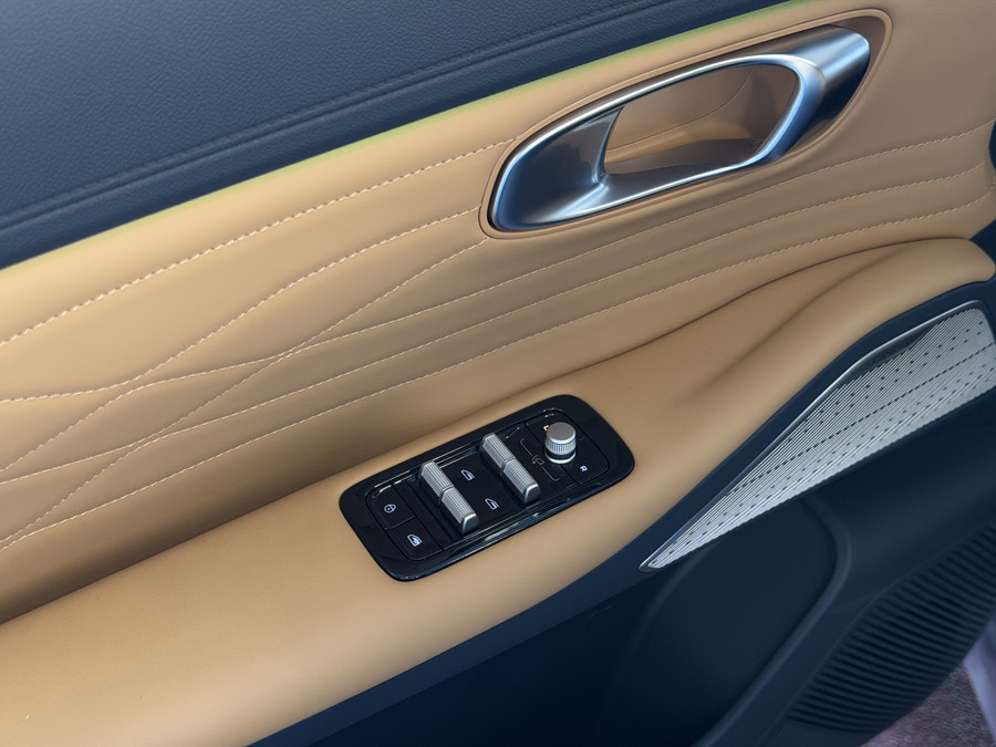 Geely Starray EM-i 1.5 MAX+ PHEV LONG RANGE BRUIN LEER 29,8 KWH | 136km WLTP | PANORAMADAK | MASSAGE /STOEL/VERW/KOELIN