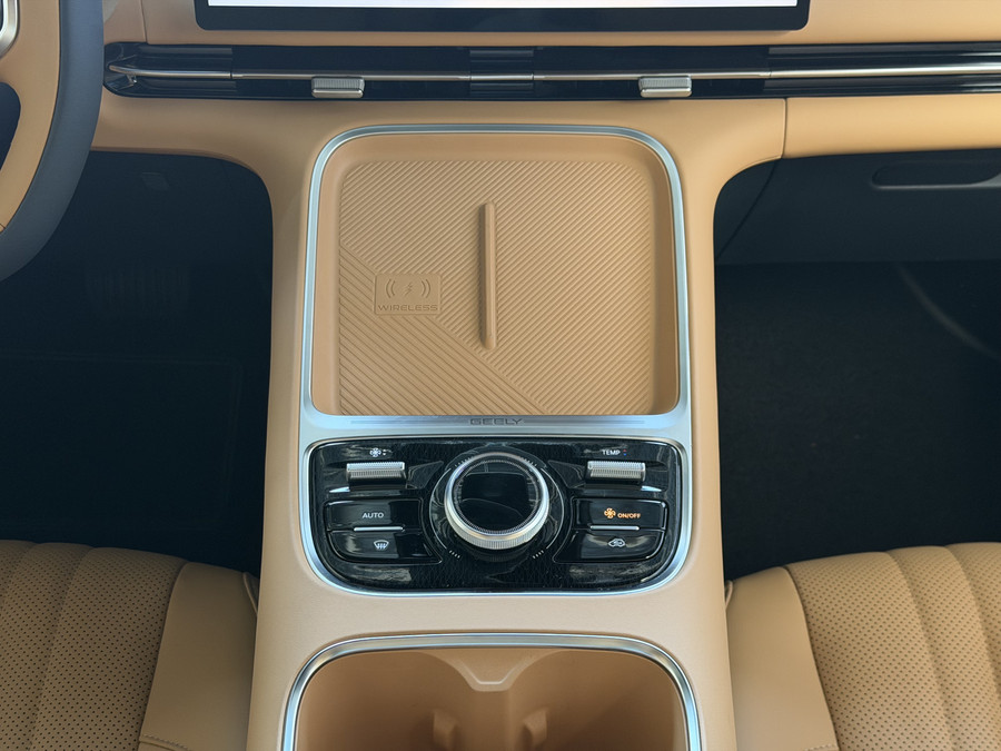 Geely Starray EM-i 1.5 MAX+ PHEV LONG RANGE BRUIN LEER 29,8 KWH | 136km WLTP | PANORAMADAK | MASSAGE /STOEL/VERW/KOELIN