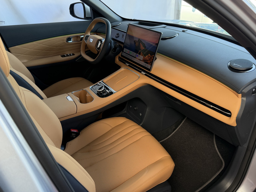 Geely Starray EM-i 1.5 MAX+ PHEV LONG RANGE BRUIN LEER 29,8 KWH | 136km WLTP | PANORAMADAK | MASSAGE /STOEL/VERW/KOELIN