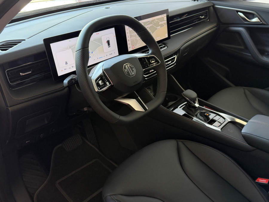 MG MG HS PHEV 1.5 TGDI LUXURY PHEV PLUG-IN HYBRIDE | LEER | 272PK NIEUWE AUTO | >1.000 KM TOTAAL BEREIK | 360° CAM
