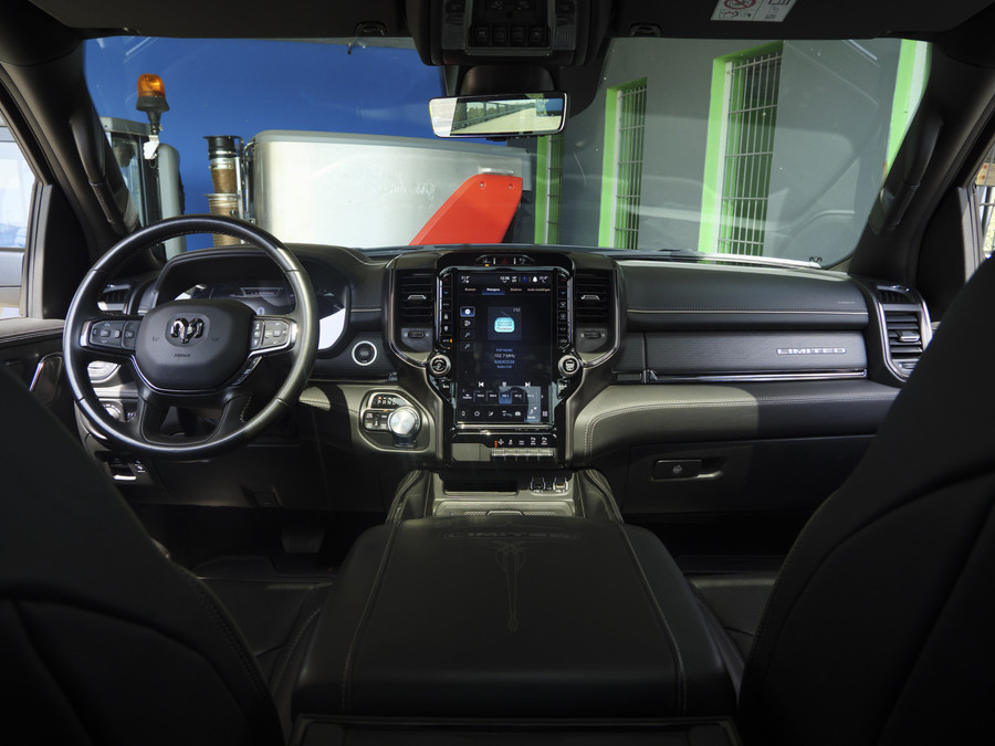 Dodge RAM 1500 | Limited | 5.7 V8 | 4x4 | Crew Cab