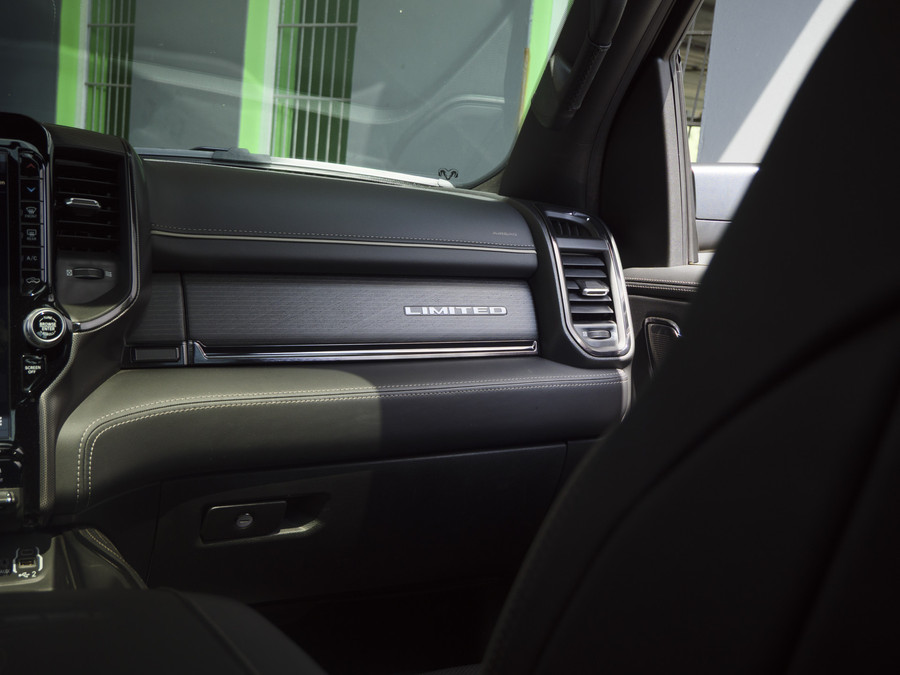 Dodge RAM 1500 | Limited | 5.7 V8 | 4x4 | Crew Cab