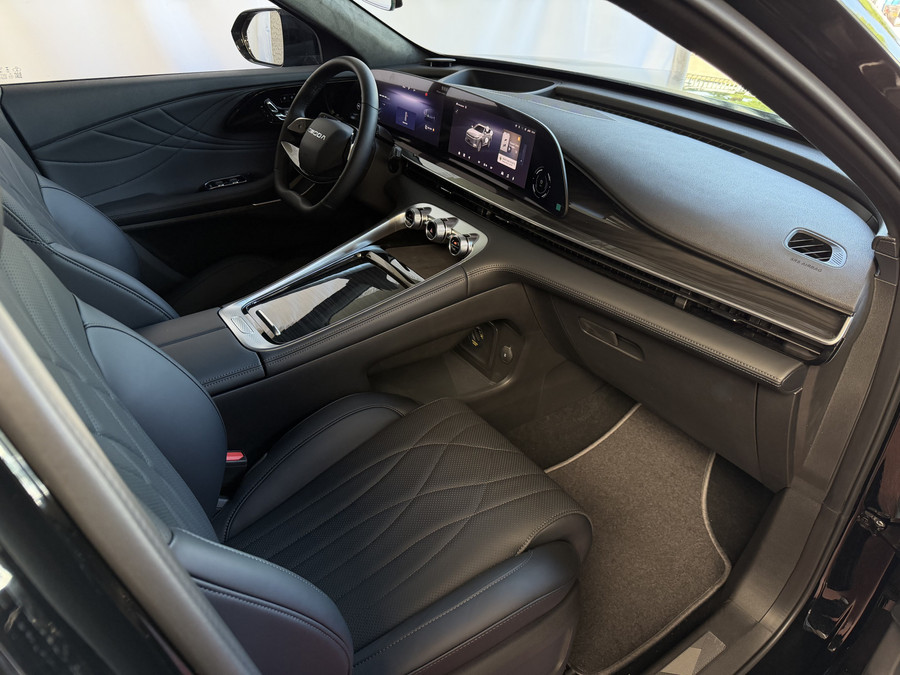Omoda 9 OMODA 9 PREMIUM AWD 538 PK / PHEV/ TOTAAL MET BENZINE ELEK 1000KM