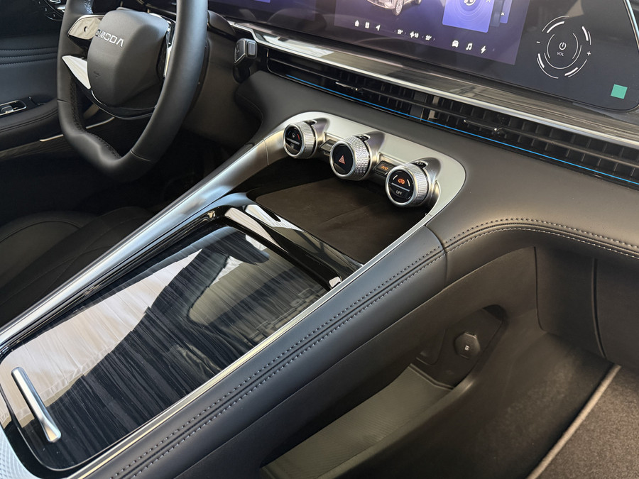 Omoda 9 OMODA 9 PREMIUM AWD 538 PK / PHEV/ TOTAAL MET BENZINE ELEK 1000KM
