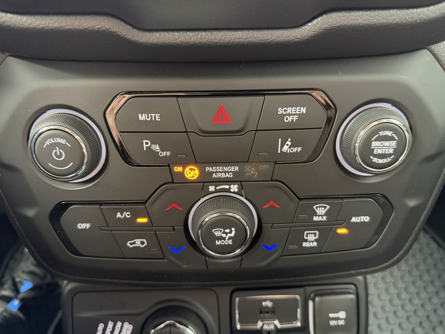 Jeep Renegade 4xe 240 Plug-in Hybrid Electric Trailhawk (Navigatie - LED - Keyless Entry - Parkeersensoren V+A - A