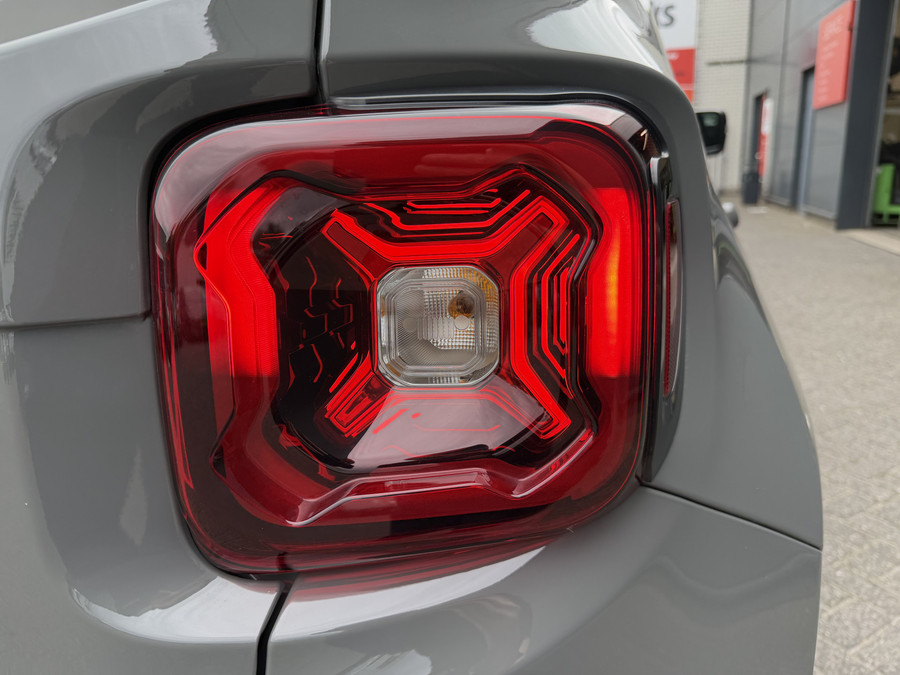 Jeep Renegade 4xe 240 Plug-in Hybrid Electric Trailhawk (Navigatie - LED - Keyless Entry - Parkeersensoren V+A - A